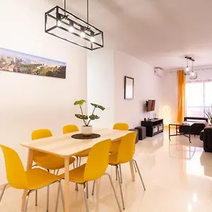 stylish-apartment-in-the-center-of-malaga.hotelsinnerja.org/